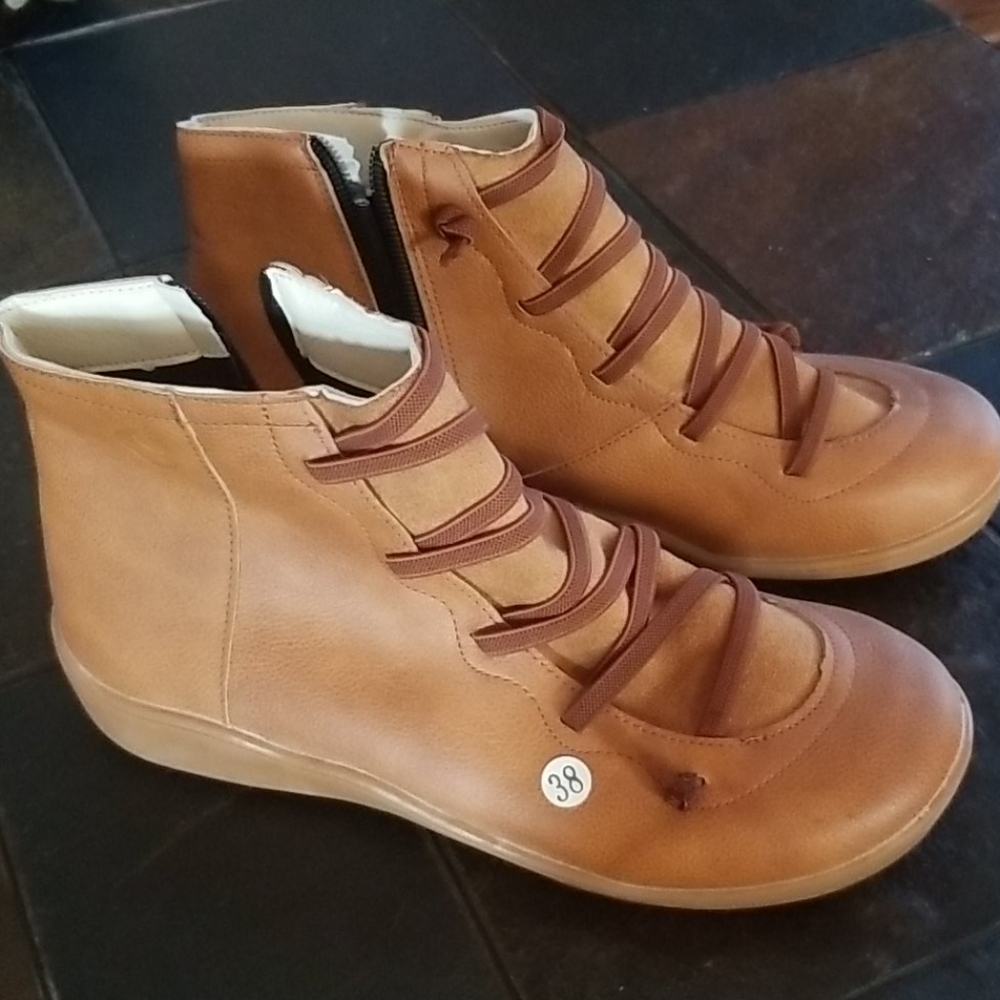 Light ankle boots